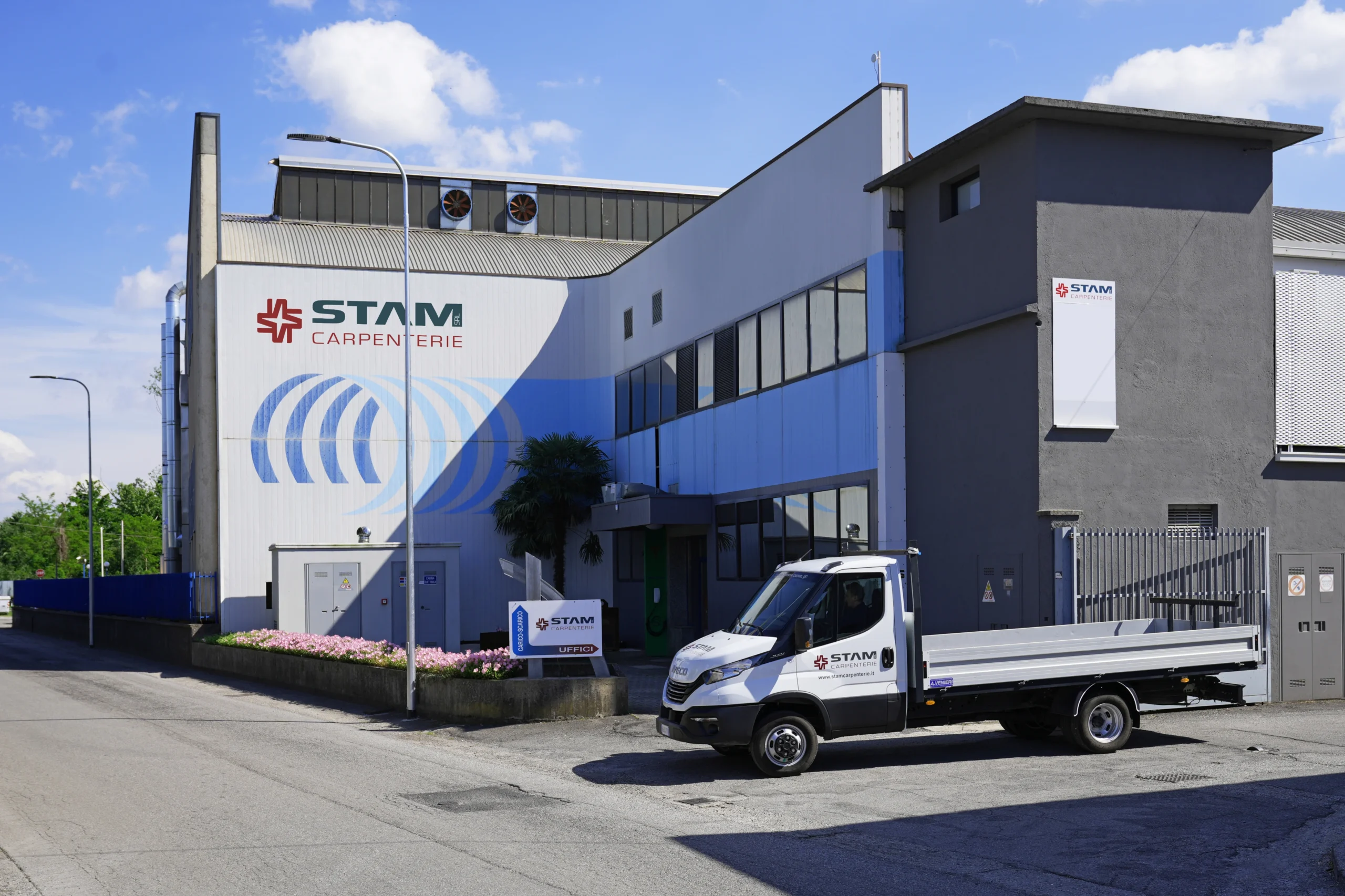 Autocarro STAM utilizzato per il trasporto di attrezzature e materiali destinati agli interventi in cantiere
