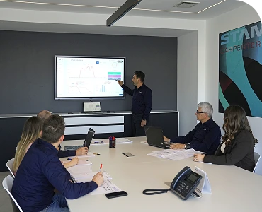 Team dell’ufficio tecnico STAM durante lo sviluppo di un progetto con software di modellazione 3D